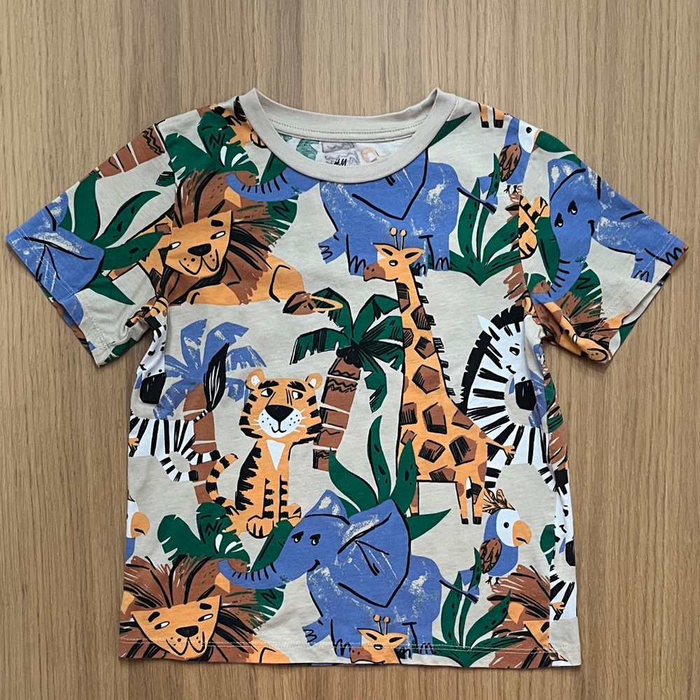 H&M, Kids 100% cotton jungle animals t-shirt, size 5/6 runs smaller